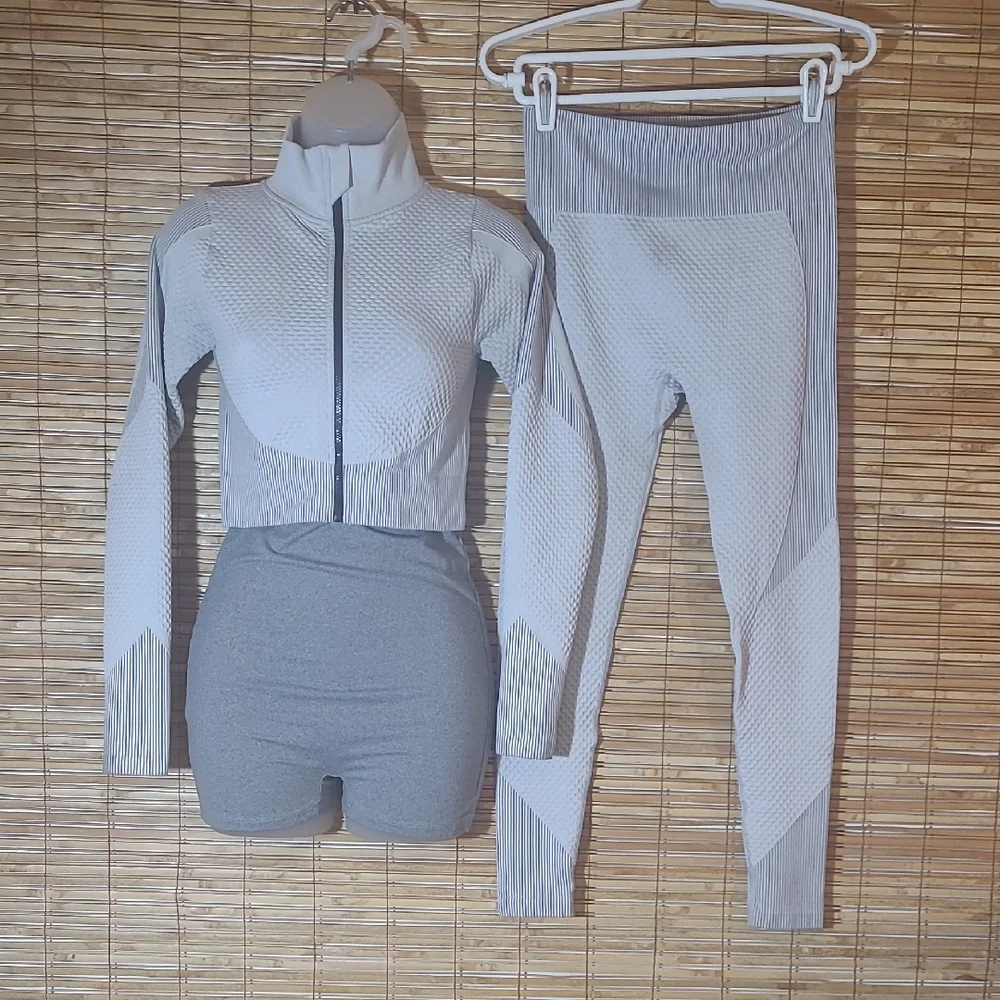 Fitted 2pc Full Support Workout/Running Set 🏃♀️👟 - Picture 1 of 10